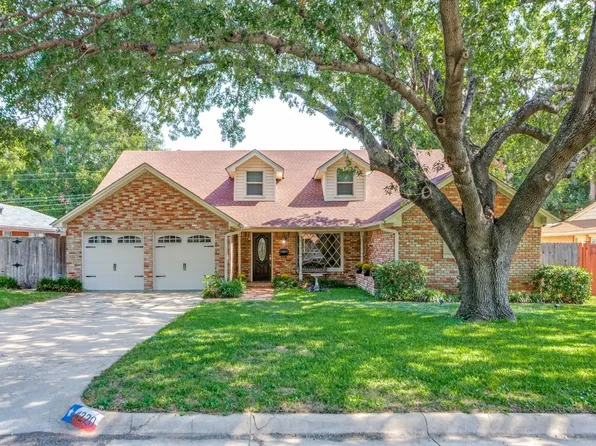 4220 Selkirk Dr W, Fort Worth, TX 76109