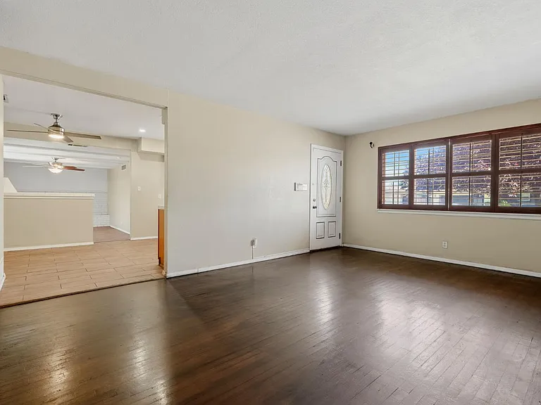 2519 E Buckingham Way — Photo 8