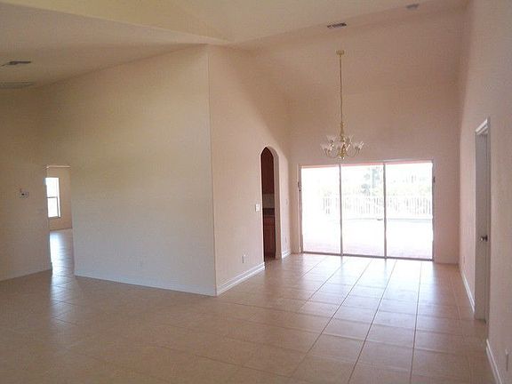 4th image of 1401 NW 9th Pl
