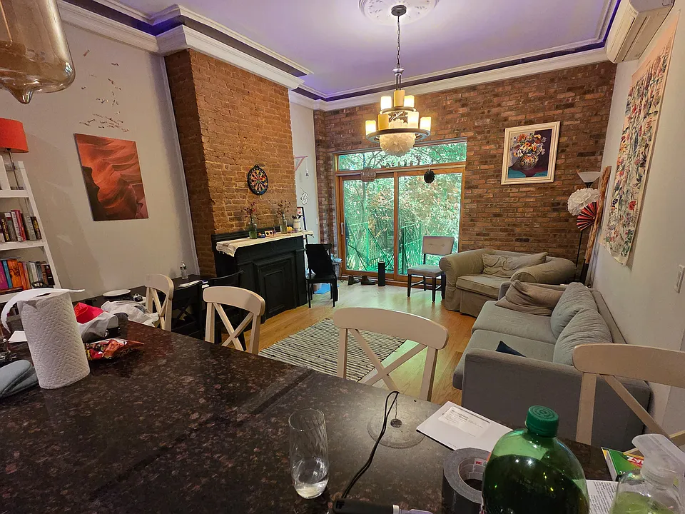 594 Leonard St #1B