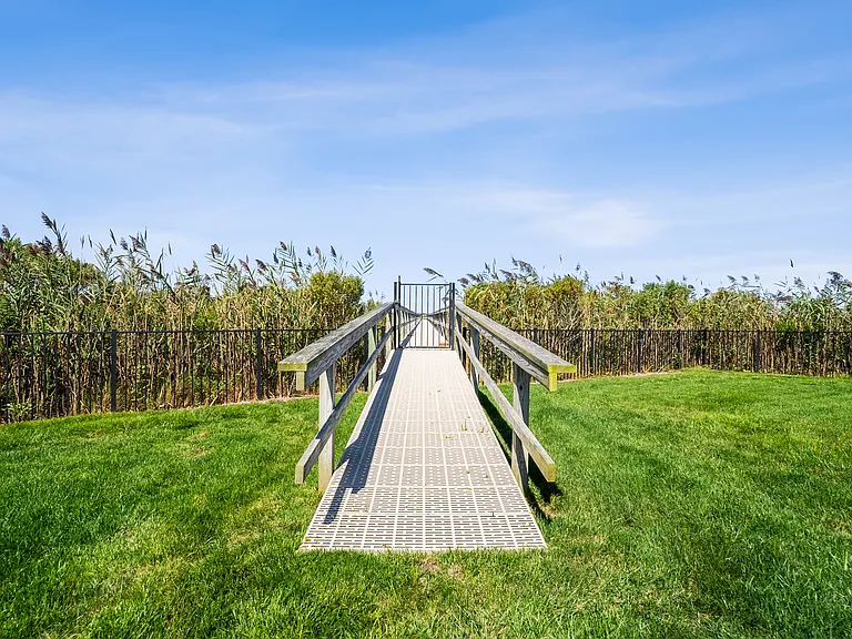 102 Dune Rd — Photo 39