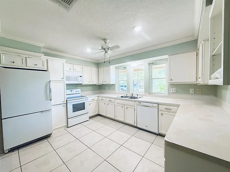 16439 Hickory Knoll Dr — Photo 6