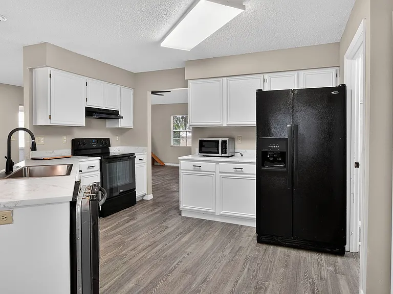 802 Arietta Cir N — Photo 14
