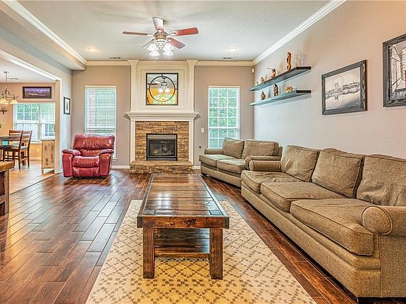5th image of 2 Bytham Cir