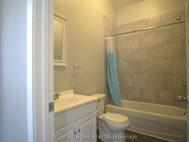 371 Vesta Pl #B — Photo 3