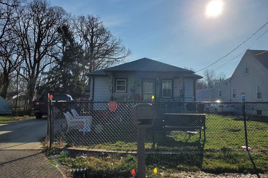 1st image of 132 Holland Ct