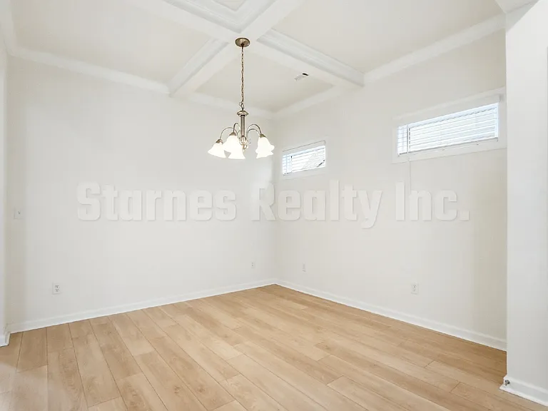 808 Pullman Loop — Photo 9