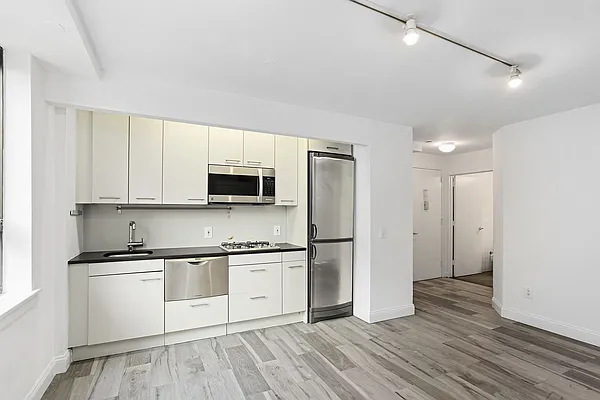 Rented by Cooper & Cooper Real Estate | media 22