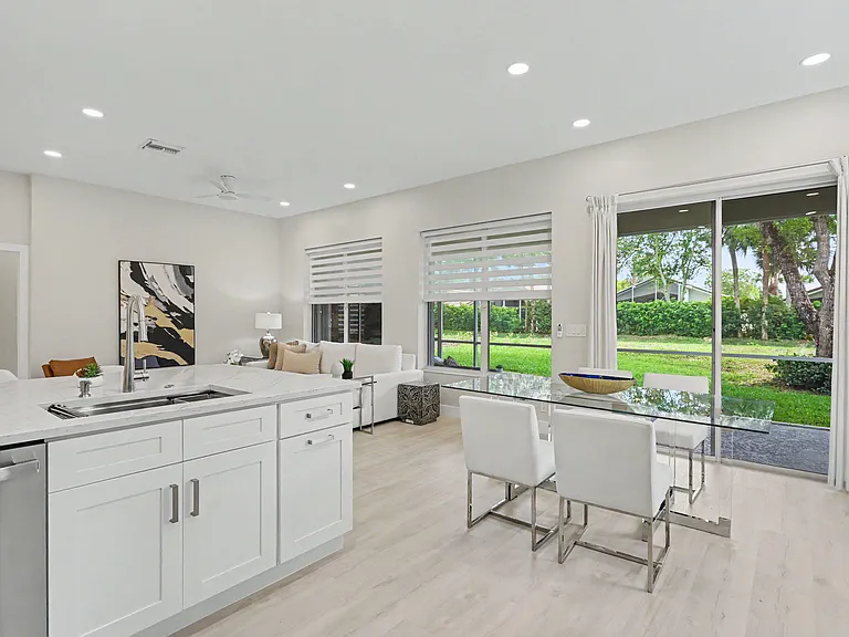 7832 Rockford Rd — Photo 14