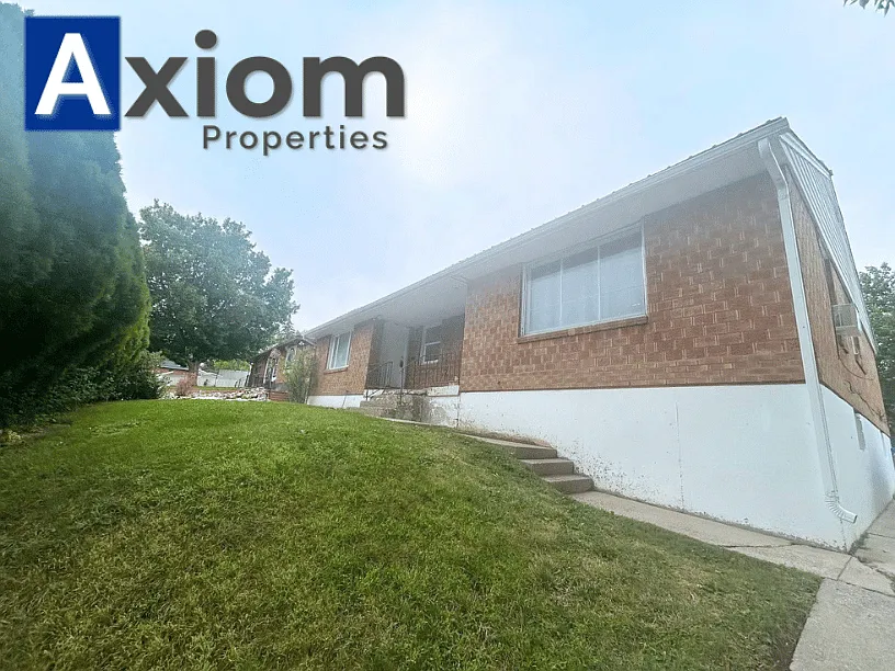 149 Toponce- 4 bedroom 1 bathroom with private yard! — Photo 1