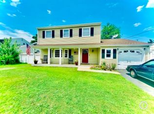 94 Oak Tree Ln, Toms River, NJ 08753