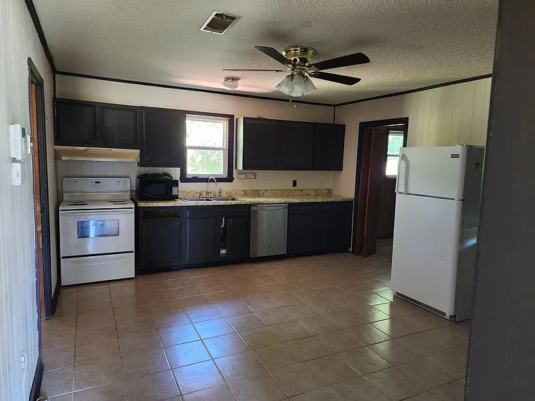 1822 Donna Dr — Photo 4
