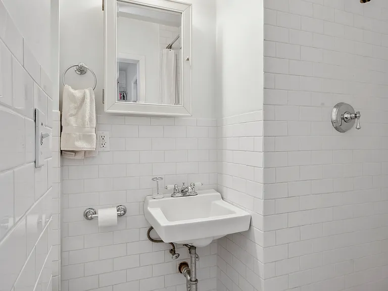 713 Washington St #6 — Photo 7