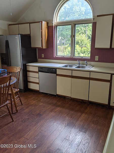 2nd image of 71 Meadow Rue Place