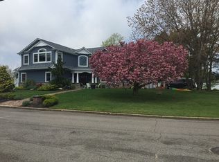 12 Harbour Rd, Babylon, NY 11702