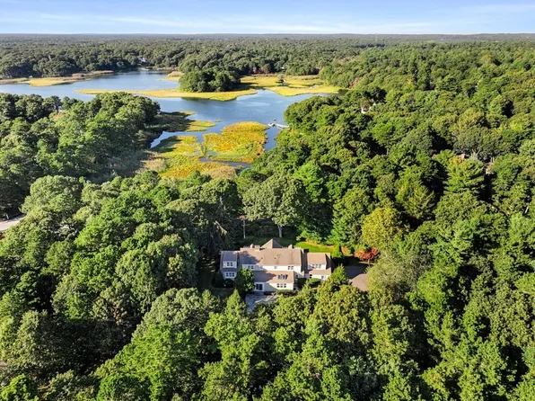 201 Smoke Valley Rd, Barnstable, MA 02630