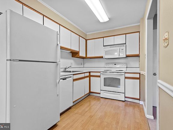 5th image of 175 W King St #108