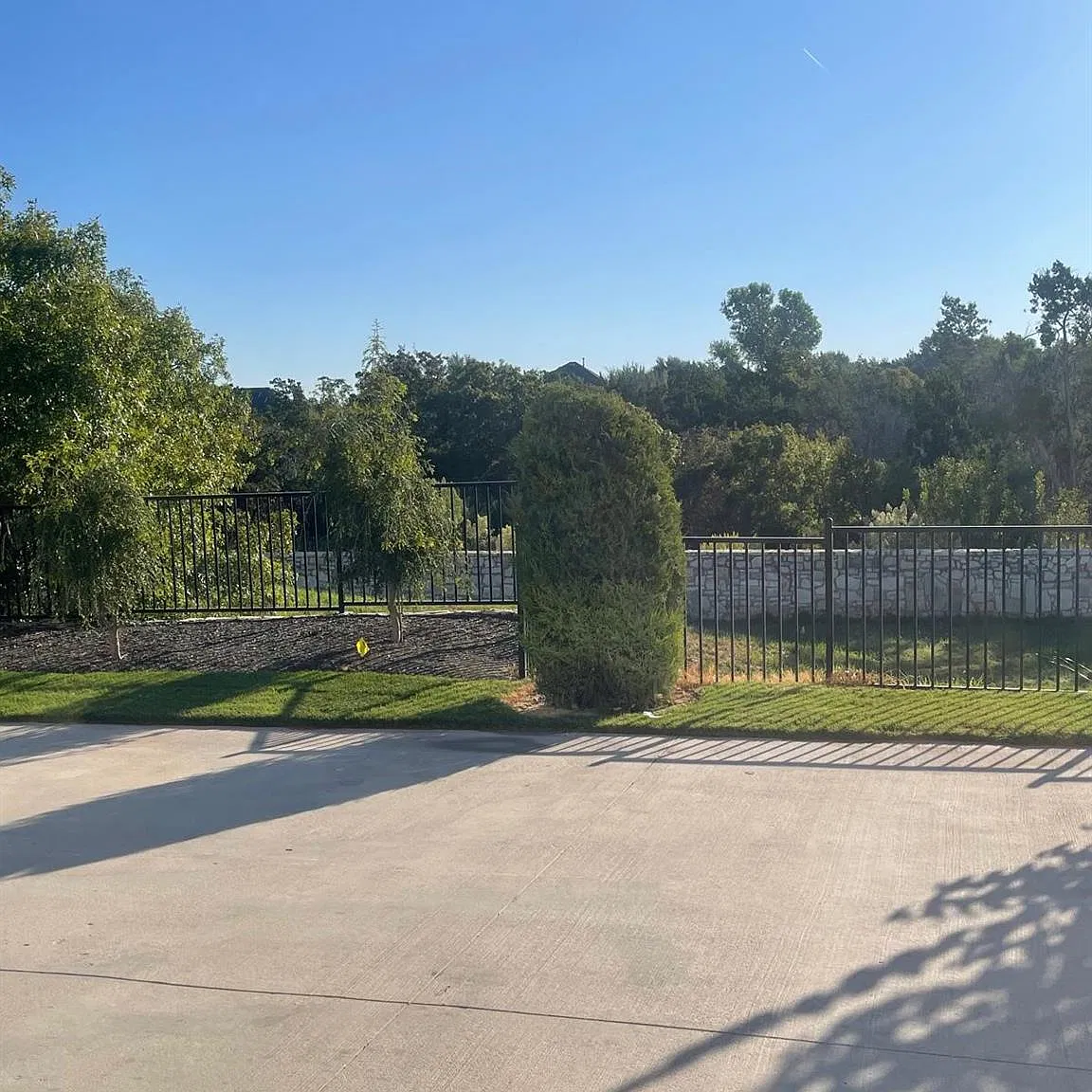 3 bed, 2.5 bath, 1589 sqft, $2,200 — Photo 3