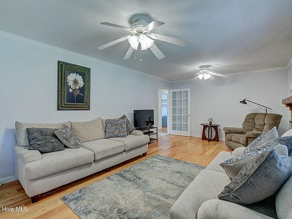 5th image of 926 Hood Drive