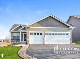 1341 Meadow Ln, Shakopee, MN 55379