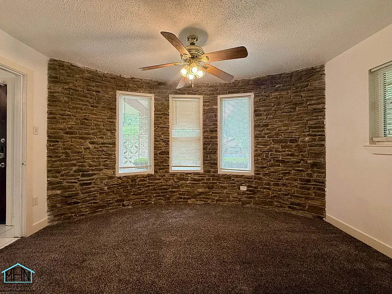 100 Bluet Ln — Photo 11