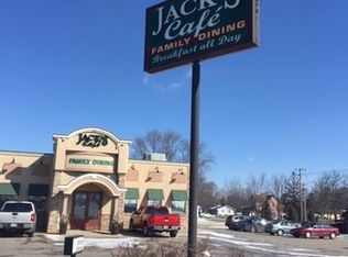 210 Sunset Dr, Le Roy, IL 61752