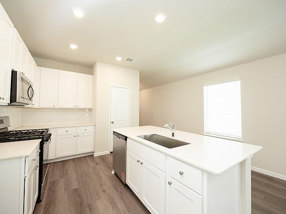 4th image of 2324 Nooksack Dr