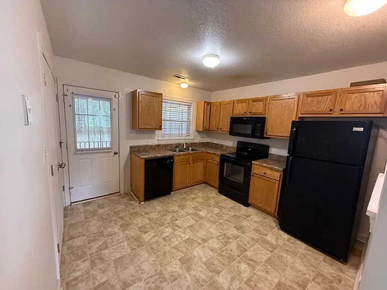 500 Springwood Dr — Photo 7