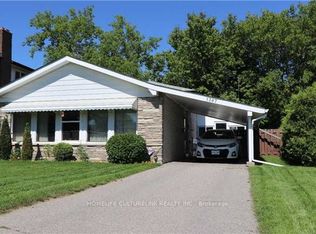 1387 Sarcee St, Oshawa, ON L1G 4N2