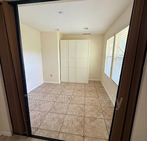 2709 Apricot Ct — Photo 8