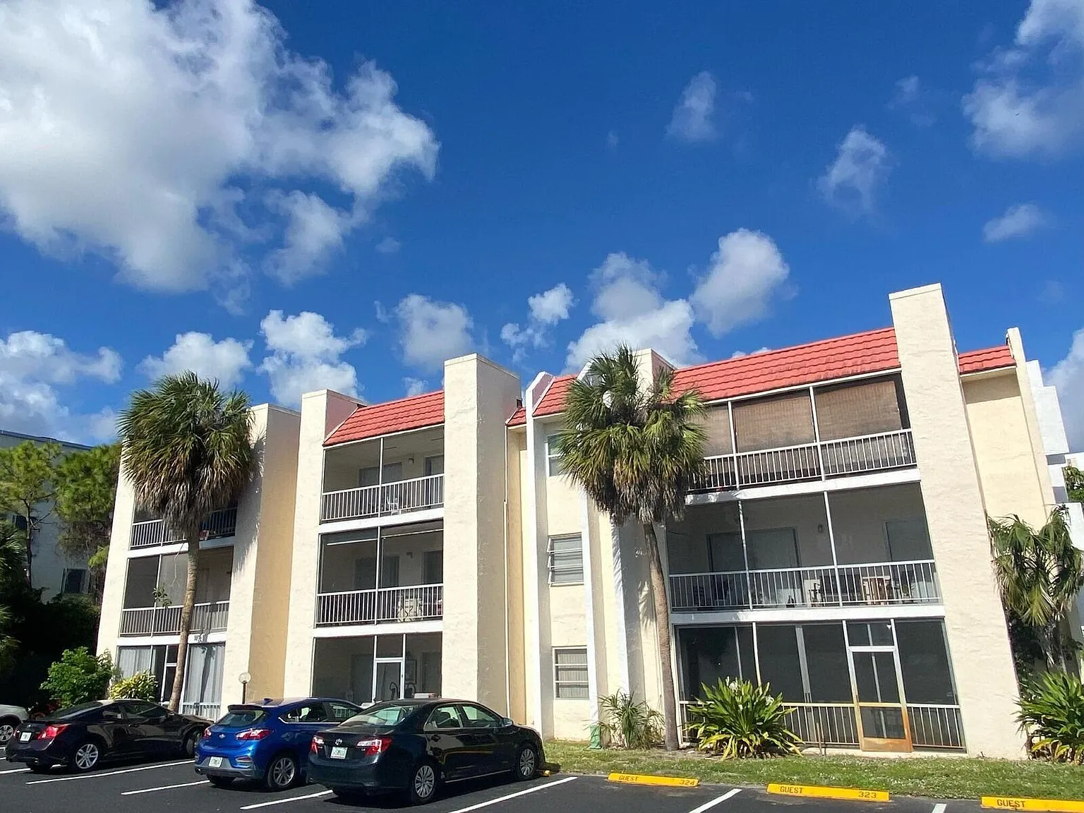 2 bed, 2.0 bath, 847 sqft, $2,200 — Photo 1