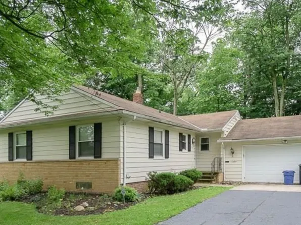 1270 Roland Rd, Lyndhurst, OH 44124