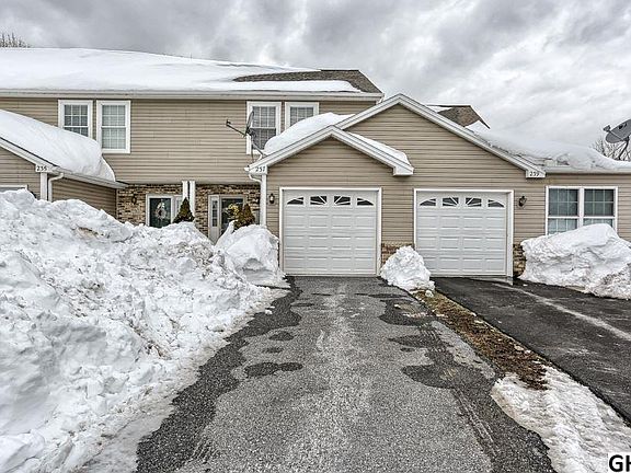 3rd image of 237 Autumn Woods Ct