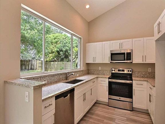 5th image of 958 SE Proctor Lane