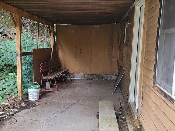 4th image of 88 Evans St