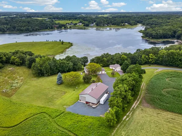 25710 Oakman Ave, Lindstrom, MN 55045