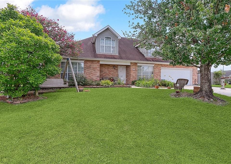 1st image of 107 Grand Oaks Ct