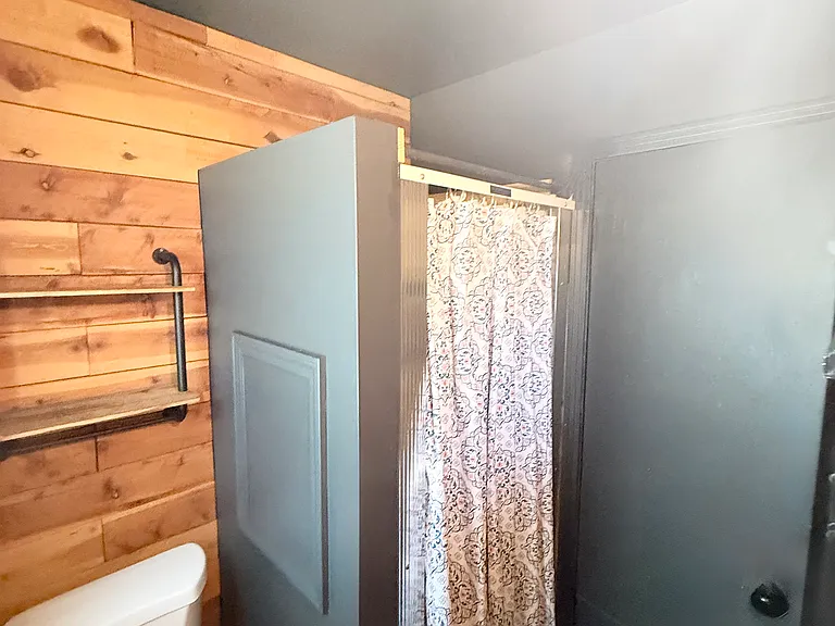 235 S Vine St — Photo 16