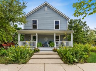 1331 Wild Indigo Rd, Grayslake, IL 60030