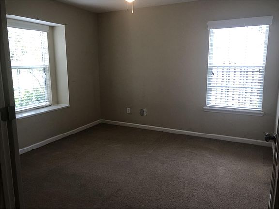 5th image of 54 Cardinal Ct
