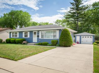 249 Martin Dr, South Elgin, IL 60177
