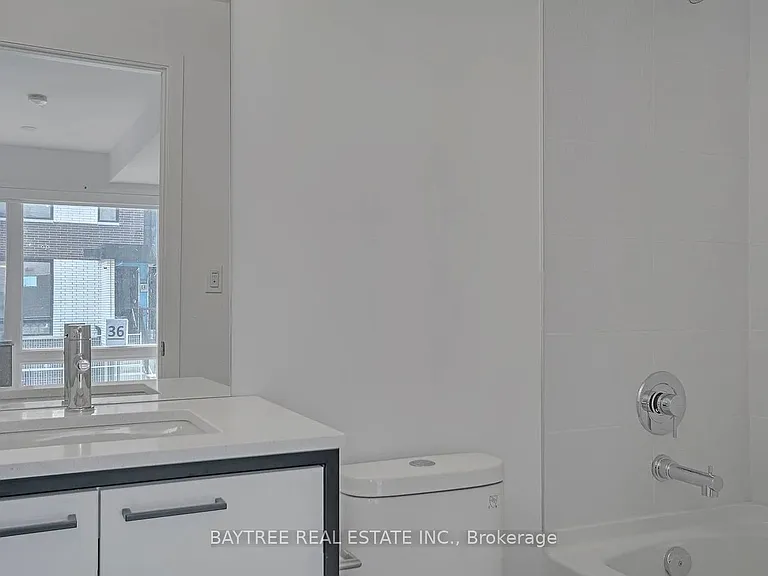 30 Ed Clark Gdns #Townhouse 4 — Photo 11