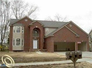20 Evaline Dr, Troy, MI 48085