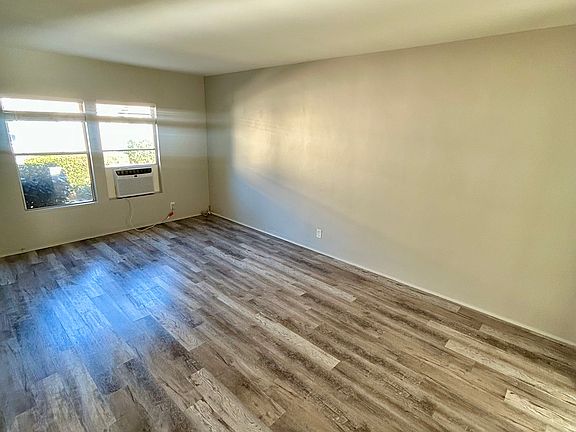 4th image of 245 N Cordova St #245