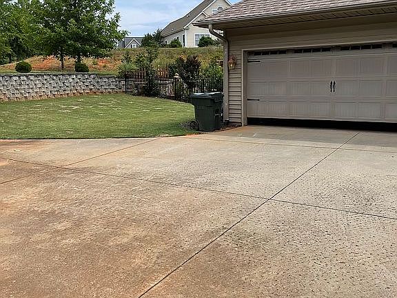 3rd image of 101 Bur Oak Dr
