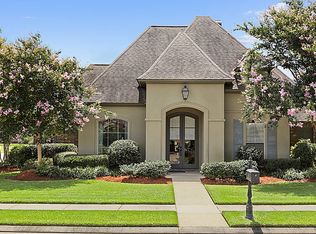 8807 Spring Grove Dr, Baton Rouge, LA 70809