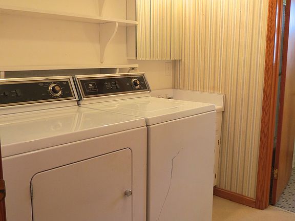 5th image of 554 Skyview Cir