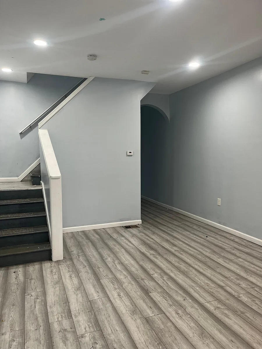 Building Photo - 625 Cator Ave