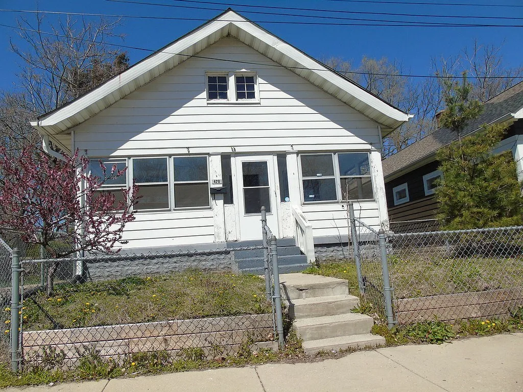 428 W 39th St photo 1