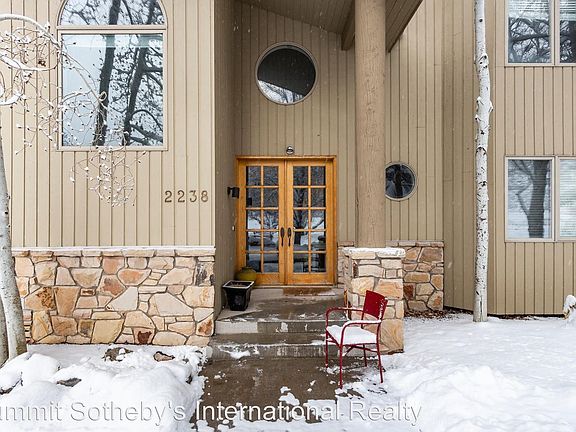 4th image of 2238 Meadows Dr